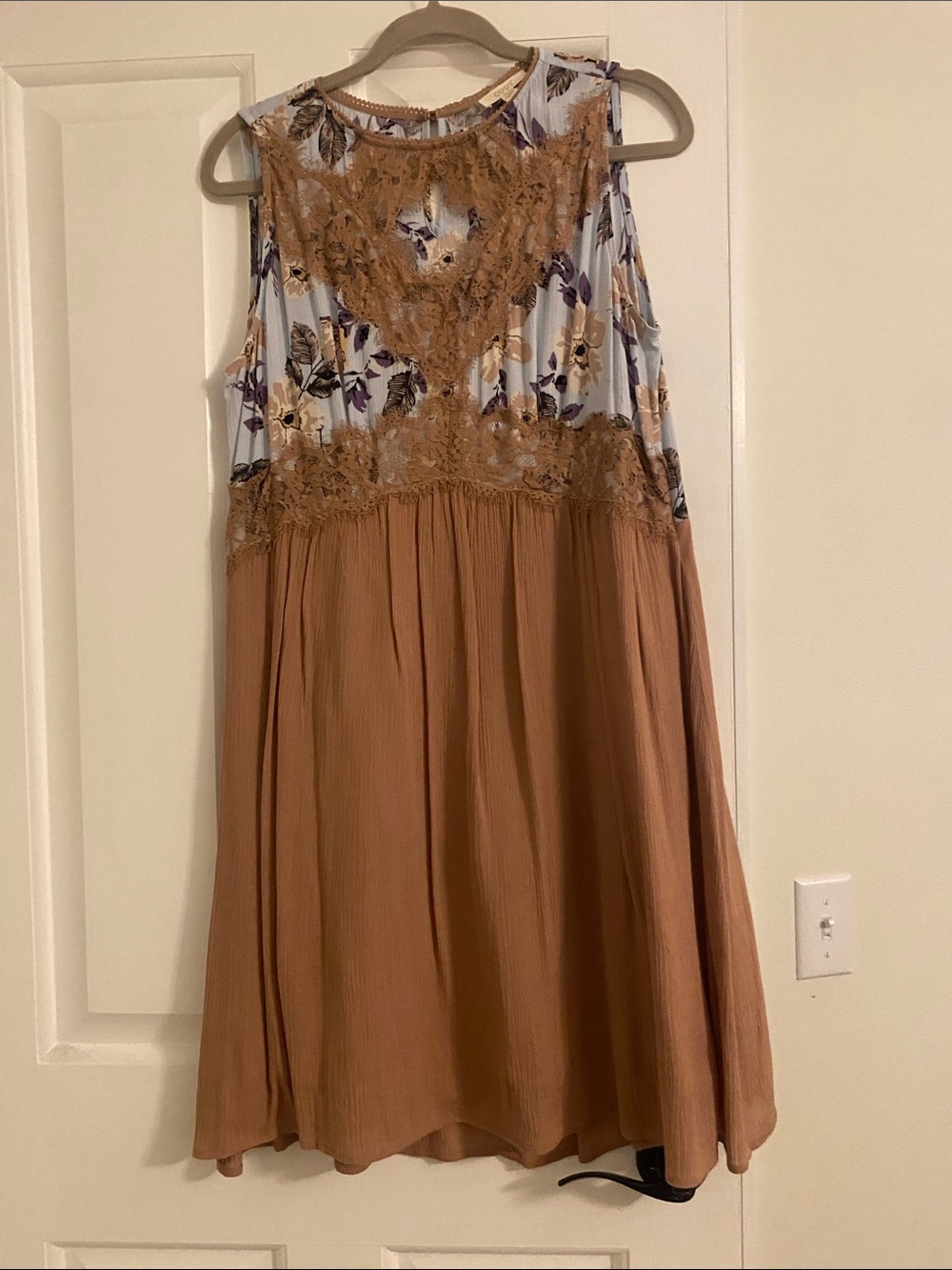 ODDY Floral Lace Insert Sleeveless Dress in Tan and blue